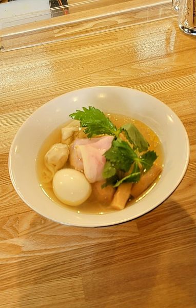 「松特級中華そば白醤油」@自家製麺 くろ松の写真