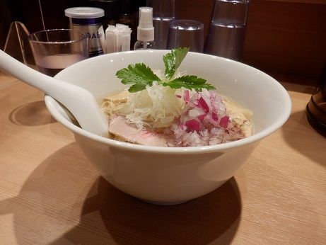 「塩らぁ麺～ポルチーニ香る～」@らぁ麺まる鈴 本厚木店の写真