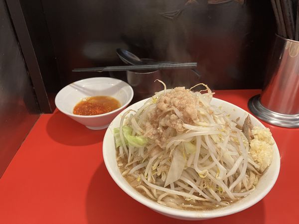 「ラーメン＋生卵」@豚ラーメン 板橋駅前店の写真