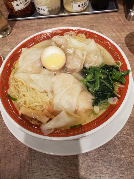 「肉と海老の二種盛り雲呑麺　塩」@広州市場 横浜ポルタ店の写真