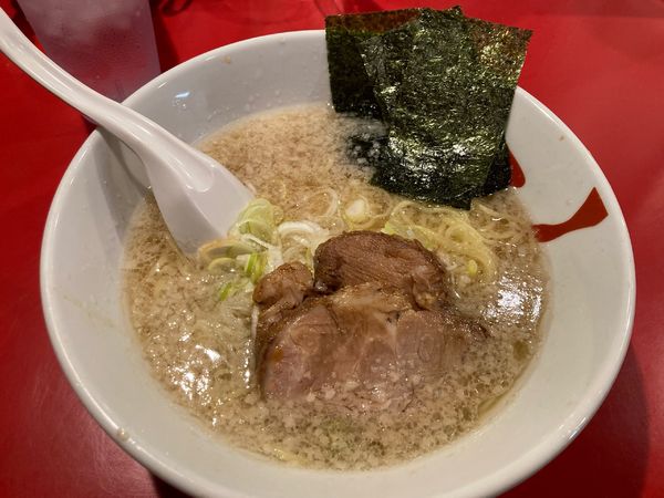 「しょうゆらーめん」@らーめん にんにくやの写真