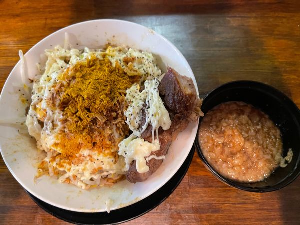 「カレー汁なし＋スライスチーズ＋アブタマ」@道の途中の写真