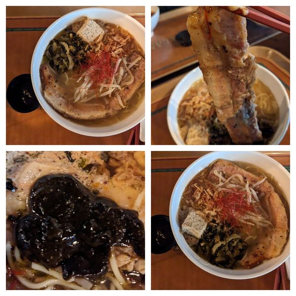 「【期間限定】スパイシーポーク麺＋ブラック麻辣ソース」@Vulcania Restaurantの写真