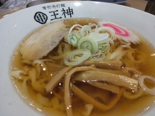 「醤油ラーメン750円」@青竹手打麺 王神の写真