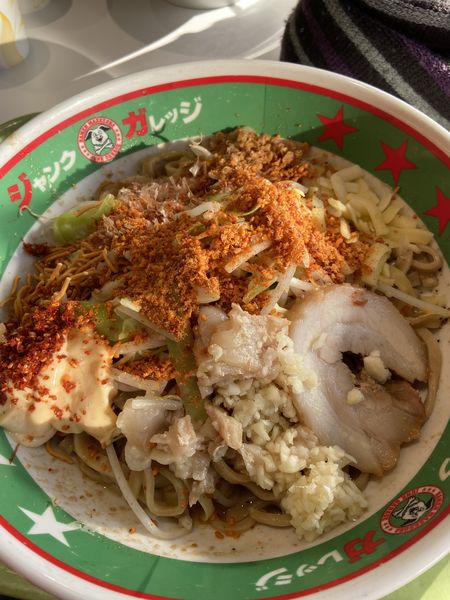 「パワフルまぜそば大盛り全マシ」@ジャンクガレッジ イオンレイクタウンmori店の写真