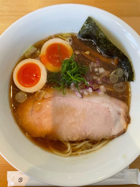 「醤油ラーメン　味玉芳醇煮干し」@自家製ラーメン アイリーの写真