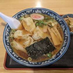 ワンタンメン　780円