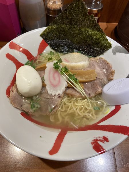 「あっさり特製塩ラーメン」@函館麺厨房 あじさい 東京ラーメンストリート店の写真
