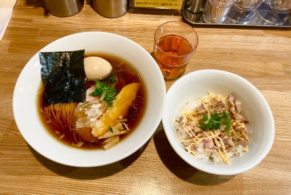 「玉子醤油ラーメン & 炙りチャーシューめんたいマヨごはん」@RAMEN TOMOの写真