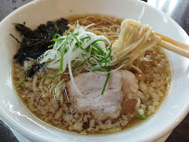 「鶏しょうゆらーめん(細麺)(850)」@めんや 若林の写真