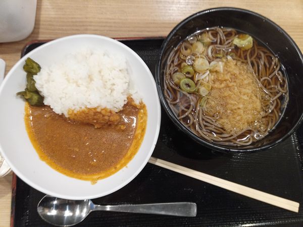 「朝カレー定食480円」@よもだそば 名古屋うまいもん通り広小路口店の写真