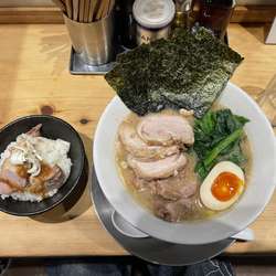 五葉ラーメン塩＋チャーシューTP＋豚シャリ小