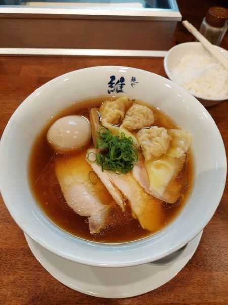 「特醤油らぁ麺＋半飯」@麺や維新の写真