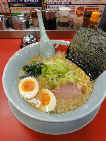 「ラーメン690円背脂チェンジ」@山岡家 越谷レイクタウン店の写真