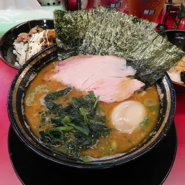 「ラーメン800円硬薄🍺🍺×250」@柏 王道家の写真