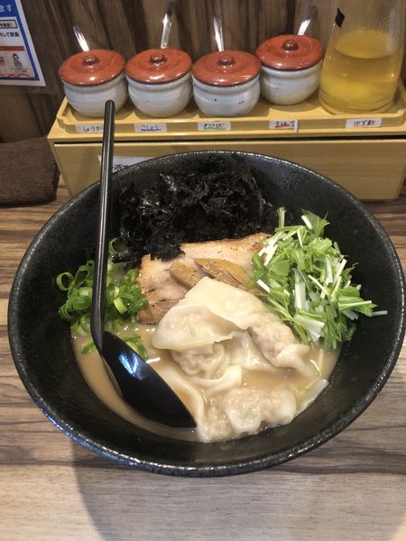 「豚骨と鰹ラーメン」@麺や ふくわらいの写真