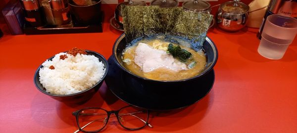 「朝ラーメン(硬め・多め)」@横浜家系ラーメン 志田家 蒲田店の写真