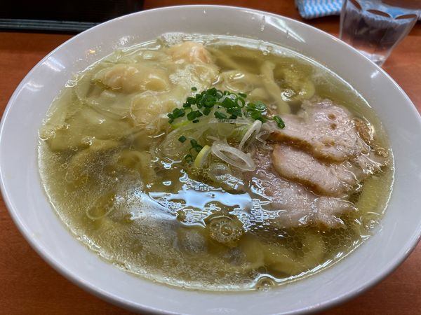 「海老ワンタンメン」@日陰の写真