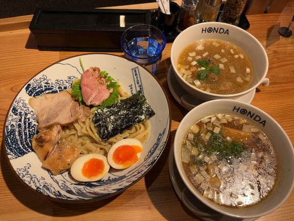 「つけめん特上醤油1800円　おかわり塩スープ300円」@本田麺業 神田西口駅前店の写真