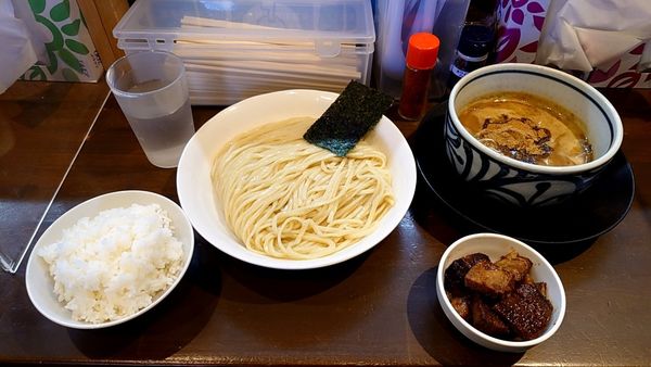 「鳥豚魚介つけめん＋チャーシューぶつ」@ラーメン ますだやの写真