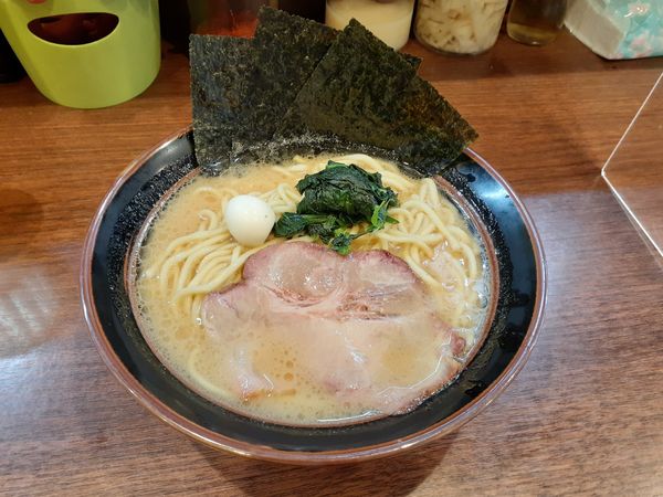 「醤油ラーメン、大」@横浜家系ラーメン 大岡家 鶴川店の写真