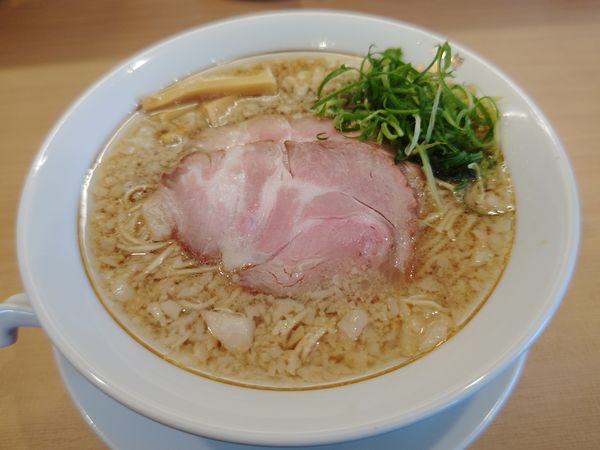 「背脂醤油らぁ麺８５０円」@らぁ麺 はやし田 入間店の写真