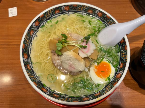 「塩ラーメン&北海道産いくら丼　1,600円」@函館麺厨房 あじさい 東京ラーメンストリート店の写真