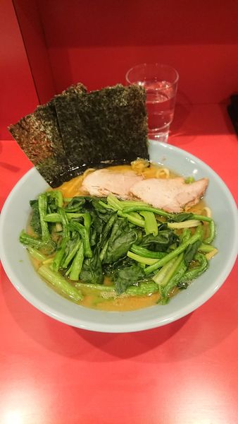 「ラーメン　麺固め　濃いめ　油多め＋レン草・ライス」@横浜家系ラーメン 黄金家の写真