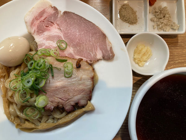 「昆布水つけ麺・黒 950円」@麺や 五郎の写真