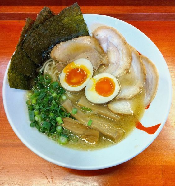 「和風とんこつらーめん 700円＋全部のせ 290円」@らーめん・油そば 笑びすの写真