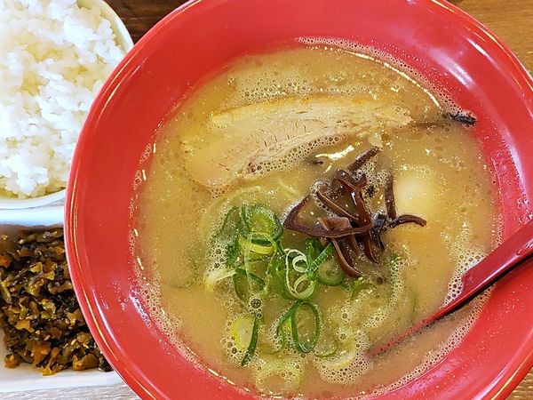 「とんこつらぁめん＋玉子＋高菜（別皿）」@博多流 斗樹 八丁堀店の写真