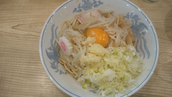 「油そば+にんにく+生玉子」@らーめん 高尾の写真