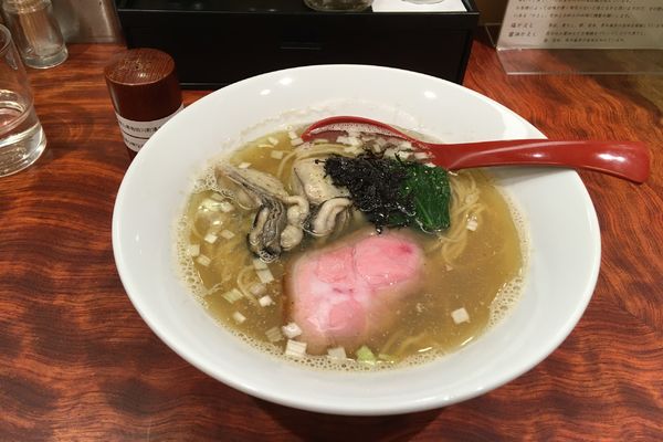 「牡蠣ラーメン」@三馬路 東京店の写真