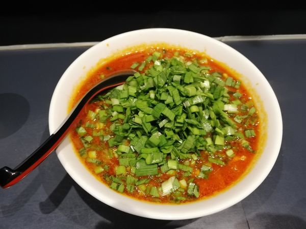 「勝浦式担々麺　神殺し　ニラ小盛」@じもんの写真