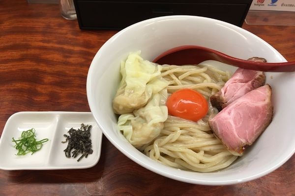 「TKM＋特製トッピング」@三馬路 東京店の写真