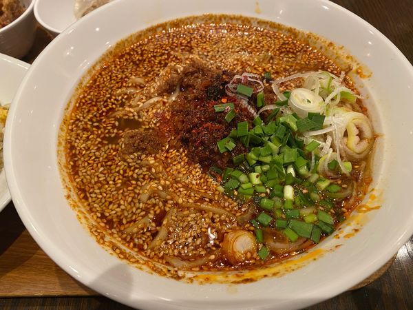 「赤担々麺セット ¥1,738」@紅虎厨房 御殿場プレミアムアウトレット店の写真