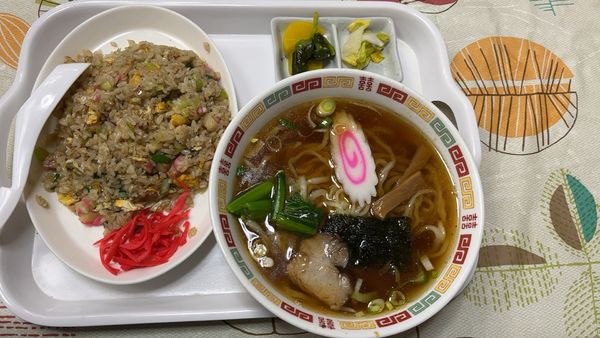 「醤油ラーメン+チャーハンセット850円」@南国飯店の写真