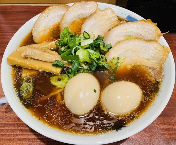 「手打ち醤油 大盛 全部増し 1,250円」@超多加水純手打ち麺 仁しむらの写真