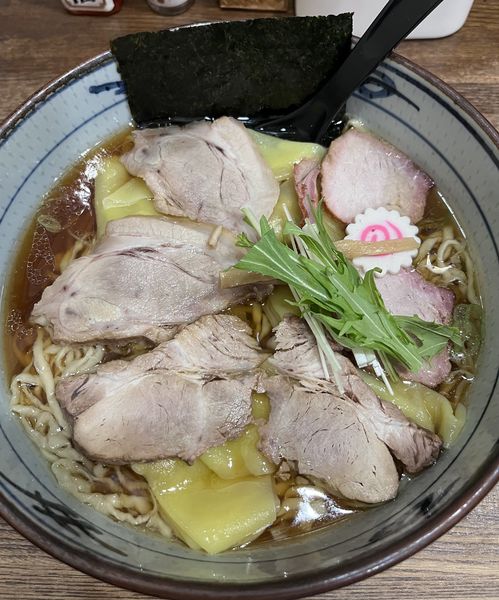 「手打ちチャーシューワンタン麺　醤油味」@手打ち中華そば 凌駕の写真