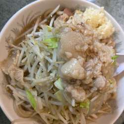ラーメンニンニク多め野菜多めカタマリ
