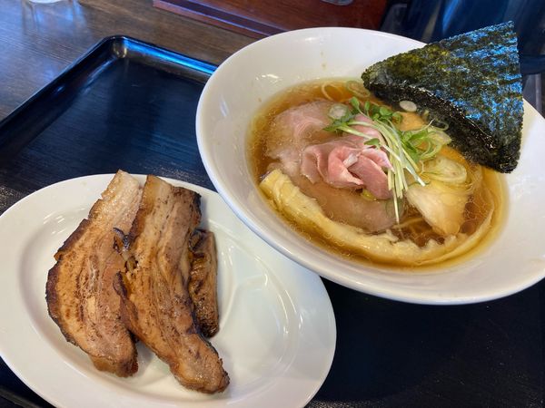 「淡麗鶏そば中華・厚切りチャーシュー」@らーめん壱輝 煌の写真