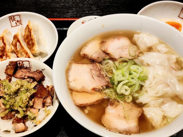 「満足B定食＋わんたん」@喜多方ラーメン坂内 大手町フィナンシャルシティ店の写真