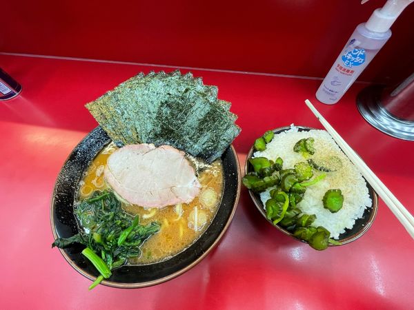 「ラーメン+海苔」@横浜ラーメン 相馬家の写真