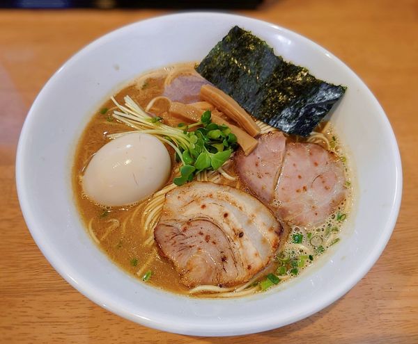 「濃厚追い焼き飛魚らー麺【期間·数量限定】」@麺処 湯咲の写真