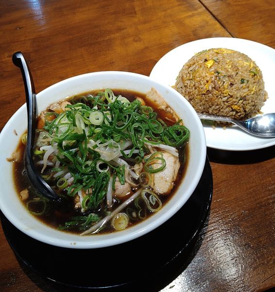 「中華そば（並）+焼き飯（並）」@中華そば 春夏◯冬の写真