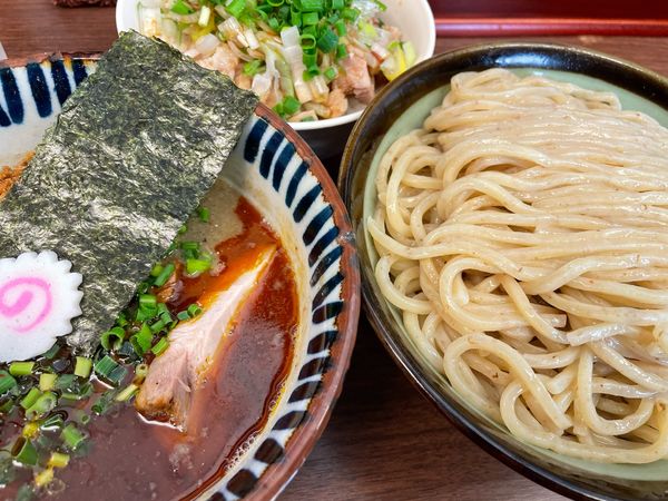 「辛搾り／冷・中盛（1020円）＋ねぎ肉めし（280円）」@つけめん 三三㐂の写真