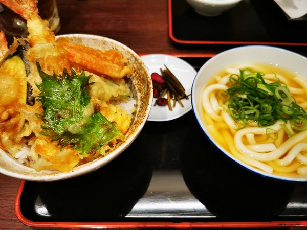 「天丼セット」@因幡うどん 博多デイトス店の写真