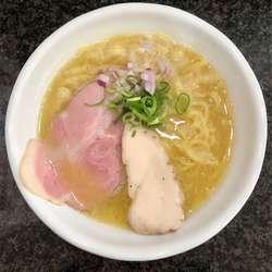 光鷄らーめん（900+100）