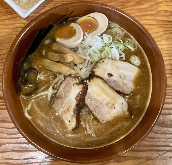 「特製にぼし味噌らーめん+麺大盛」@究極のにぼし味噌らーめん 人間ばんざいの写真