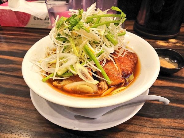 「鴨コンフィと芹とうどの和風そば」@稲荷屋の写真